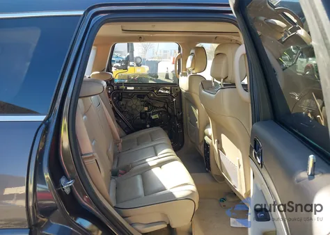 2019 Jeep Grand Cherokee Overland 4X4 z USA, uszkodzony, nr VIN 1C4RJFCG2KC695440